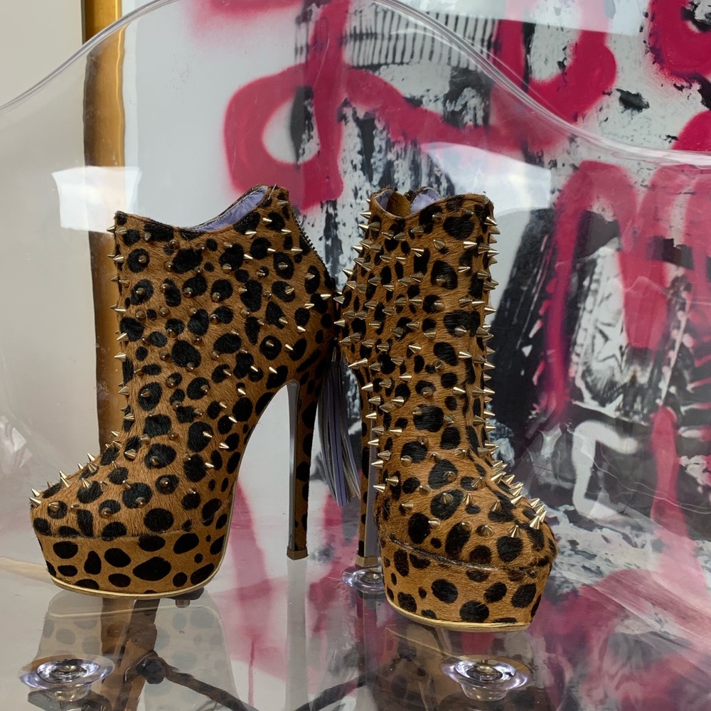 Platform heel leopard booties